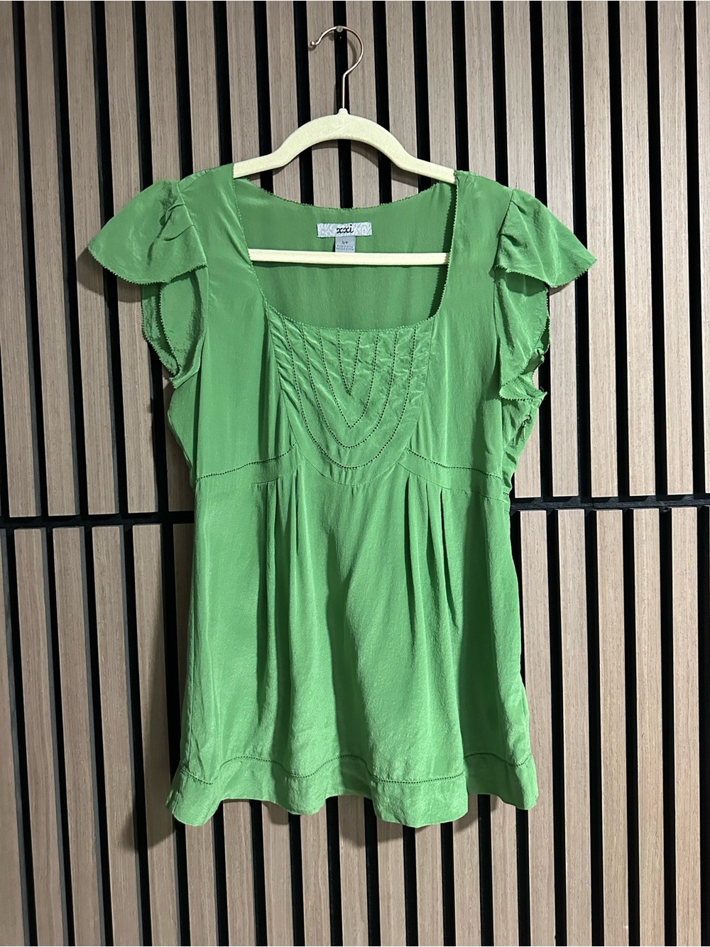 XXI Forever 21 100% Silk Babydoll Top Flirty Twee Indie Y2K Apple Green